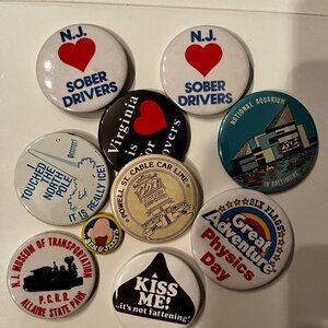 Pins -  Vintage Pinback Button Lot of 10‎ Souvenir Travel Amusement Park
